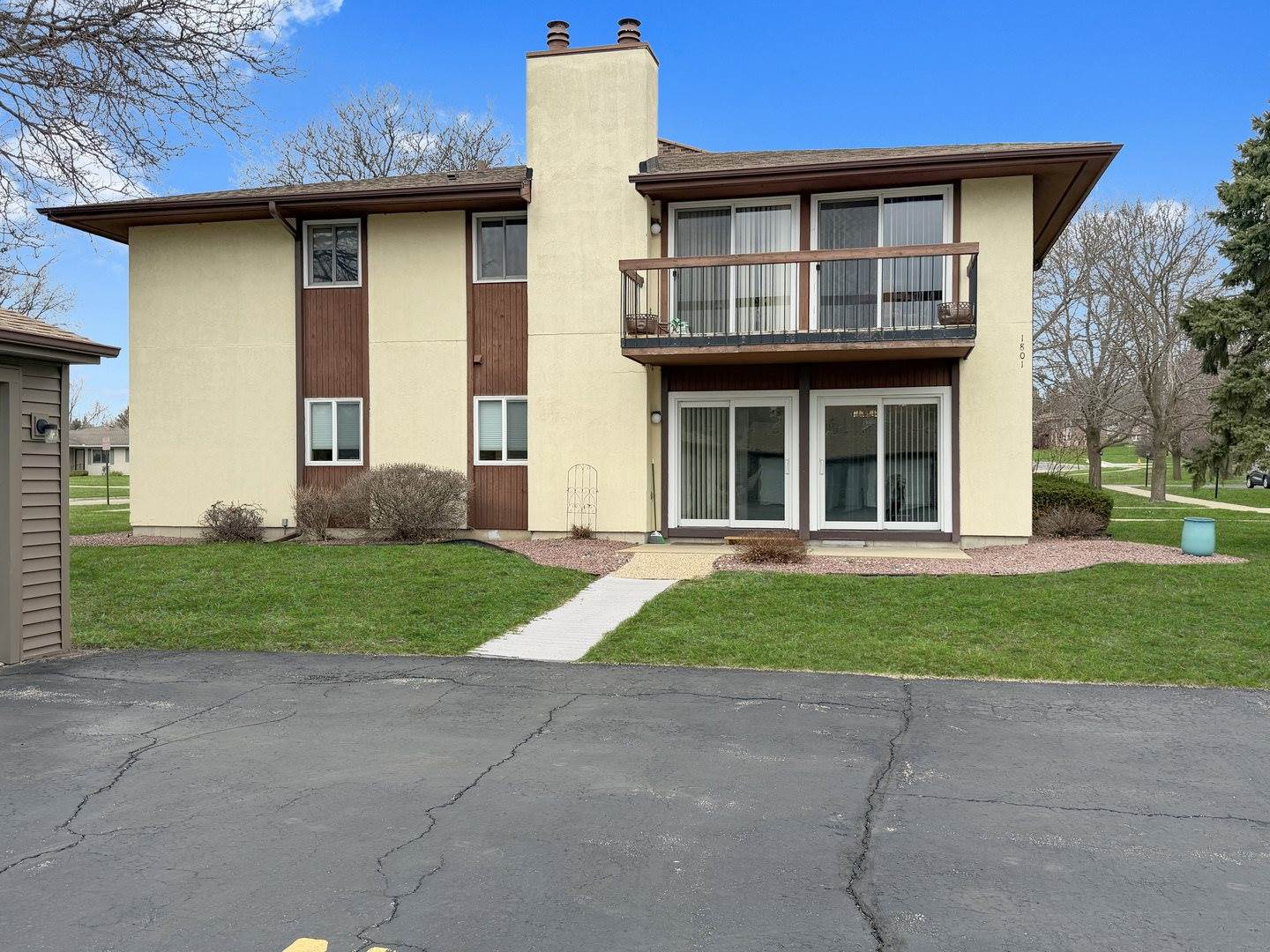 1801 South Yellow Creek Court, #A1, Freeport, IL 61032