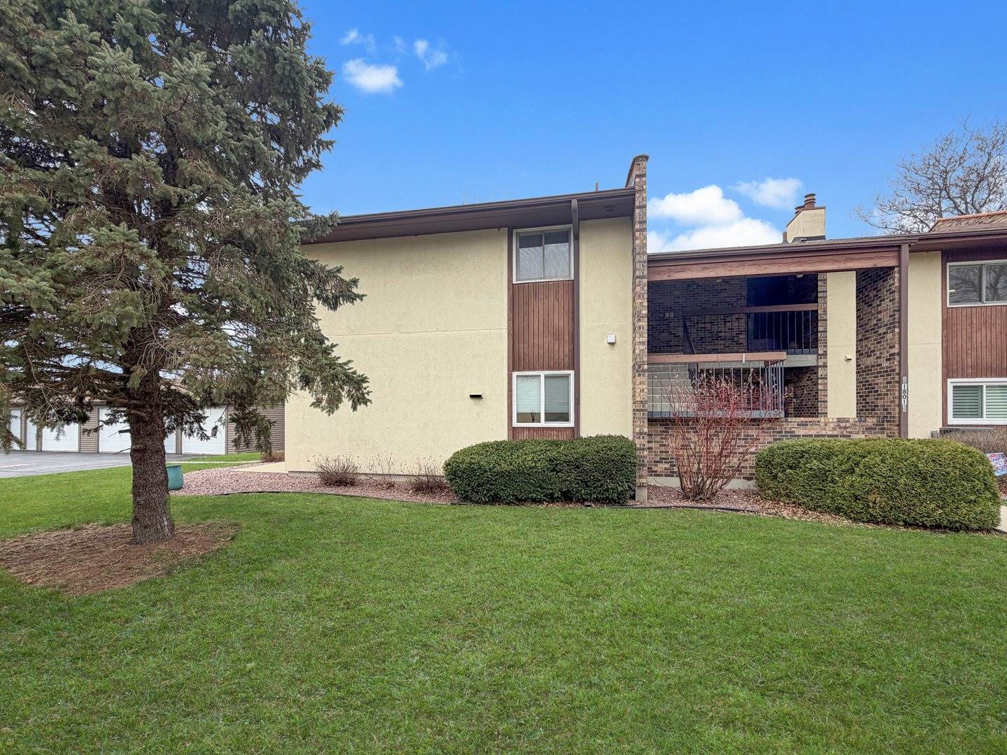 1801 South Yellow Creek Court, #A1, Freeport, IL 61032