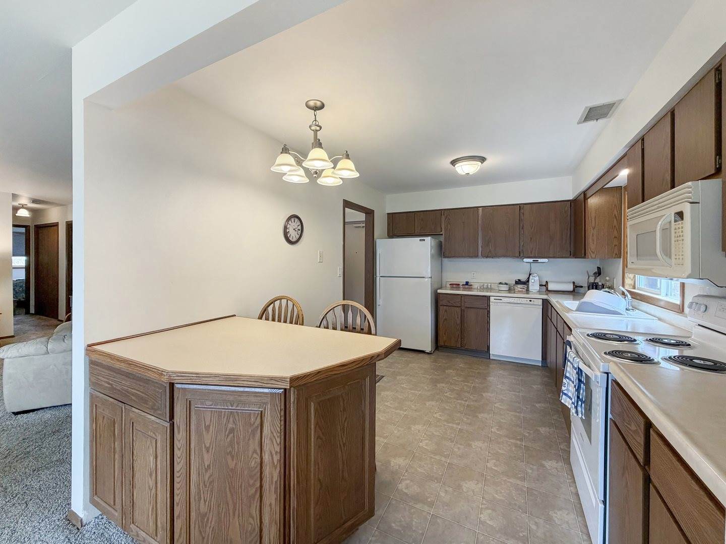 1801 South Yellow Creek Court, #A1, Freeport, IL 61032