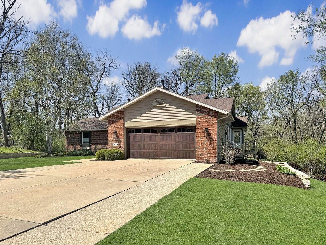 1669 Barberry Circle, Freeport, IL 61032