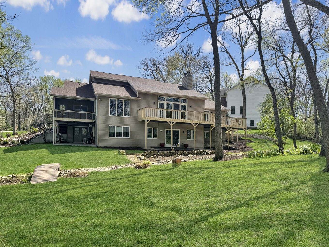 1669 Barberry Circle, Freeport, IL 61032