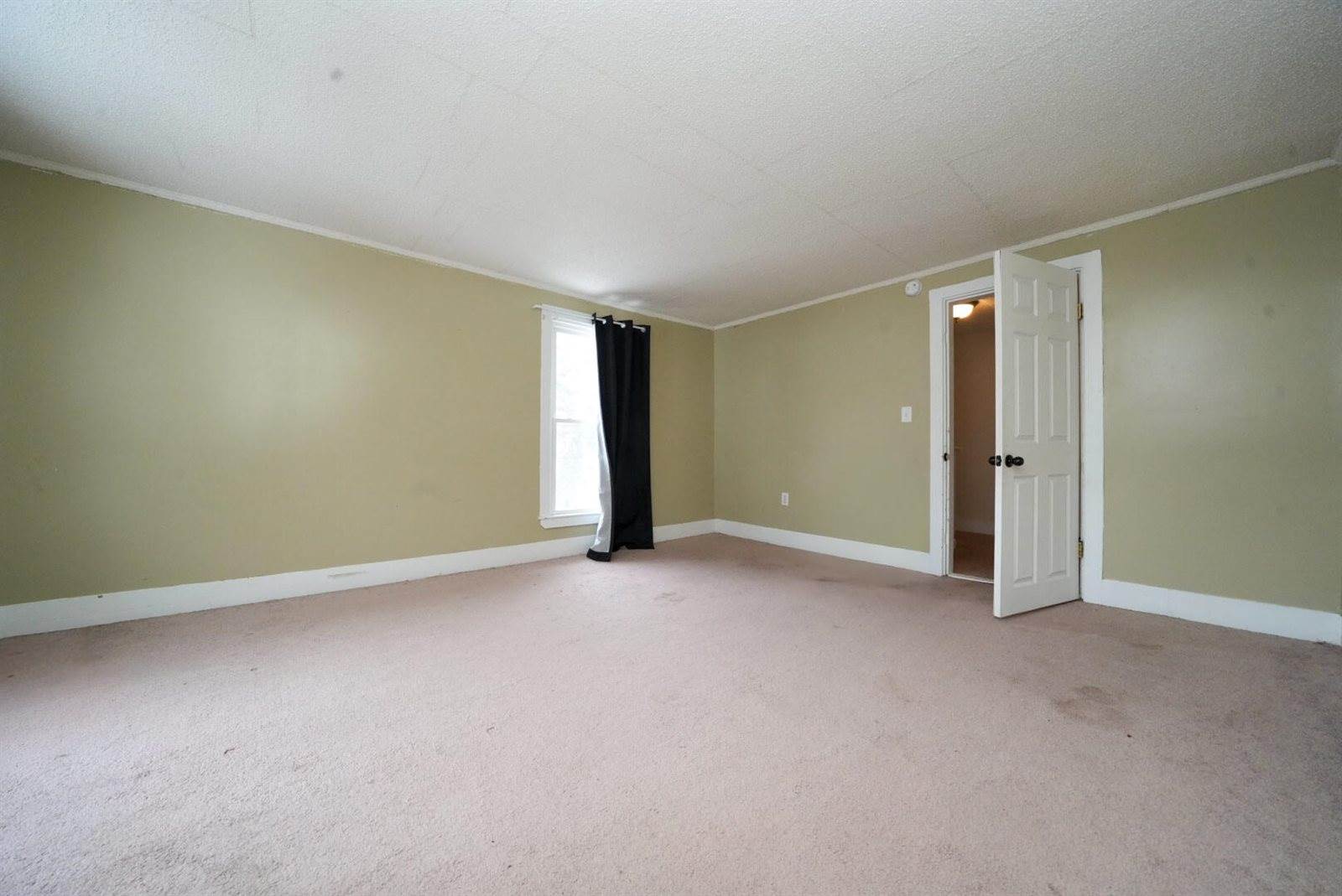 25 Margin Street, Orono, ME 04473