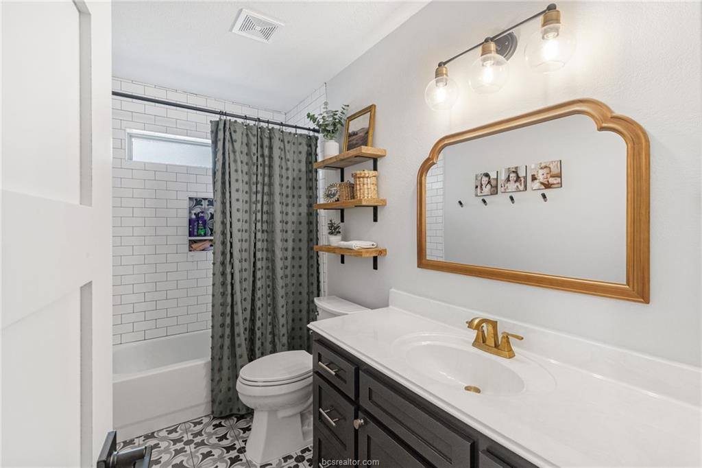 1725 Purple Martin Cove, College Station, TX 77845