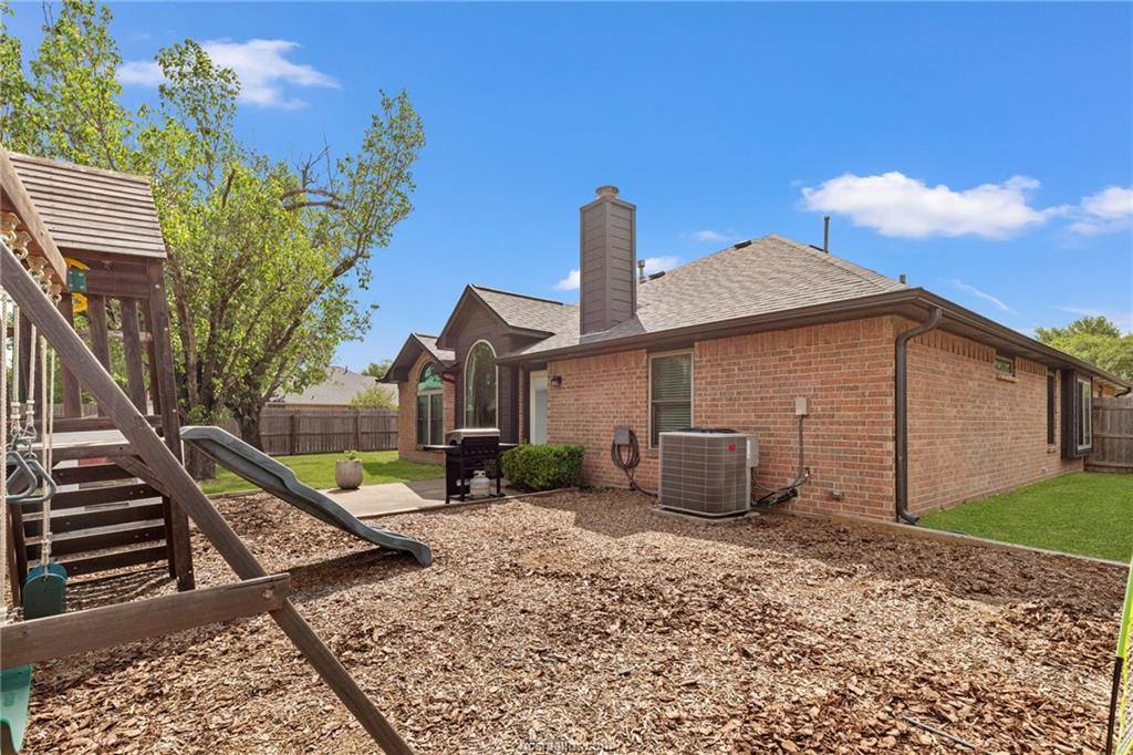 1725 Purple Martin Cove, College Station, TX 77845