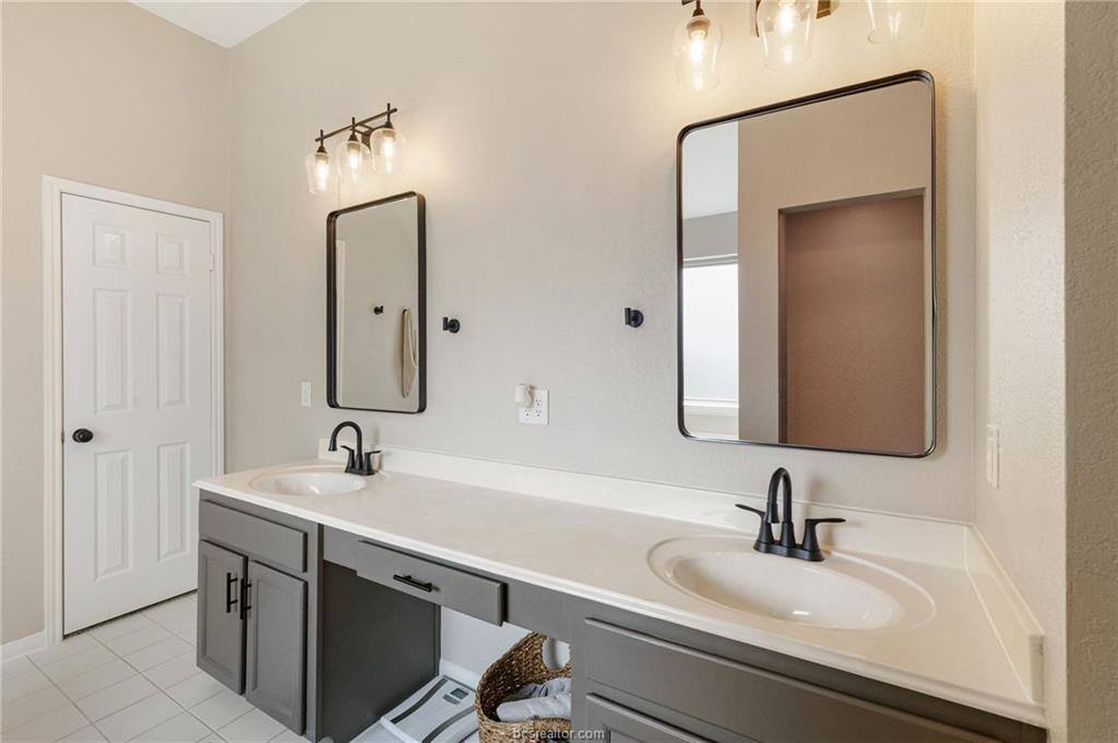 1725 Purple Martin Cove, College Station, TX 77845