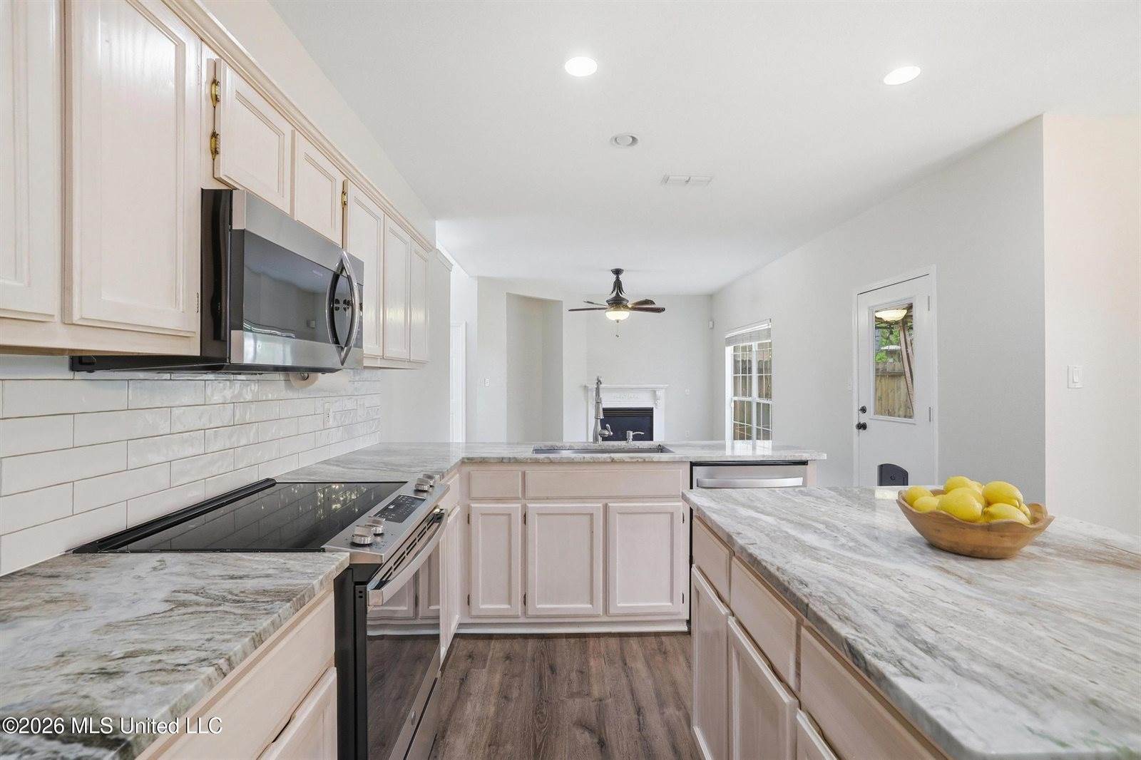 11047 Oakcrest Drive, D'Iberville, MS 39540