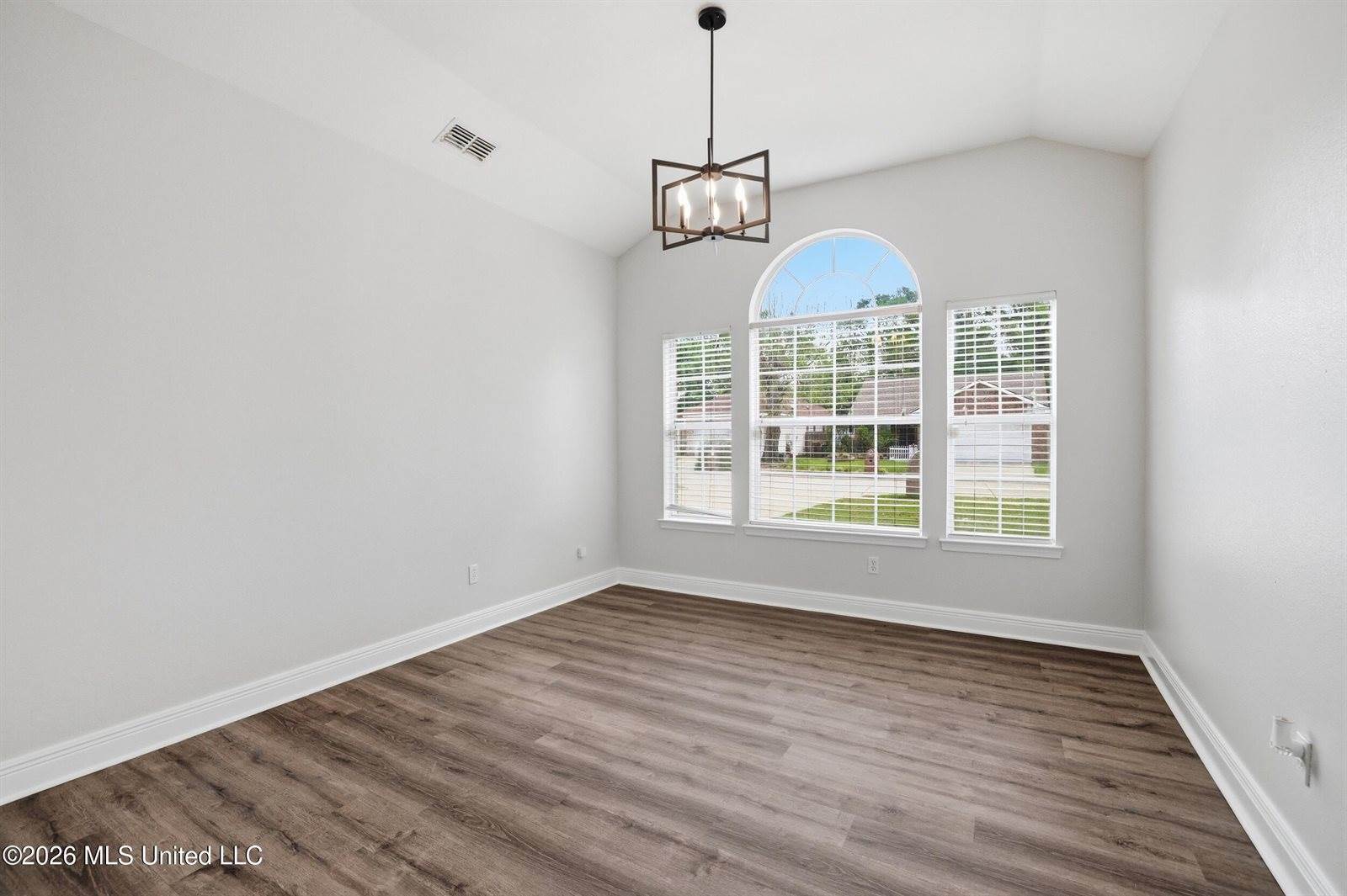 11047 Oakcrest Drive, D'Iberville, MS 39540
