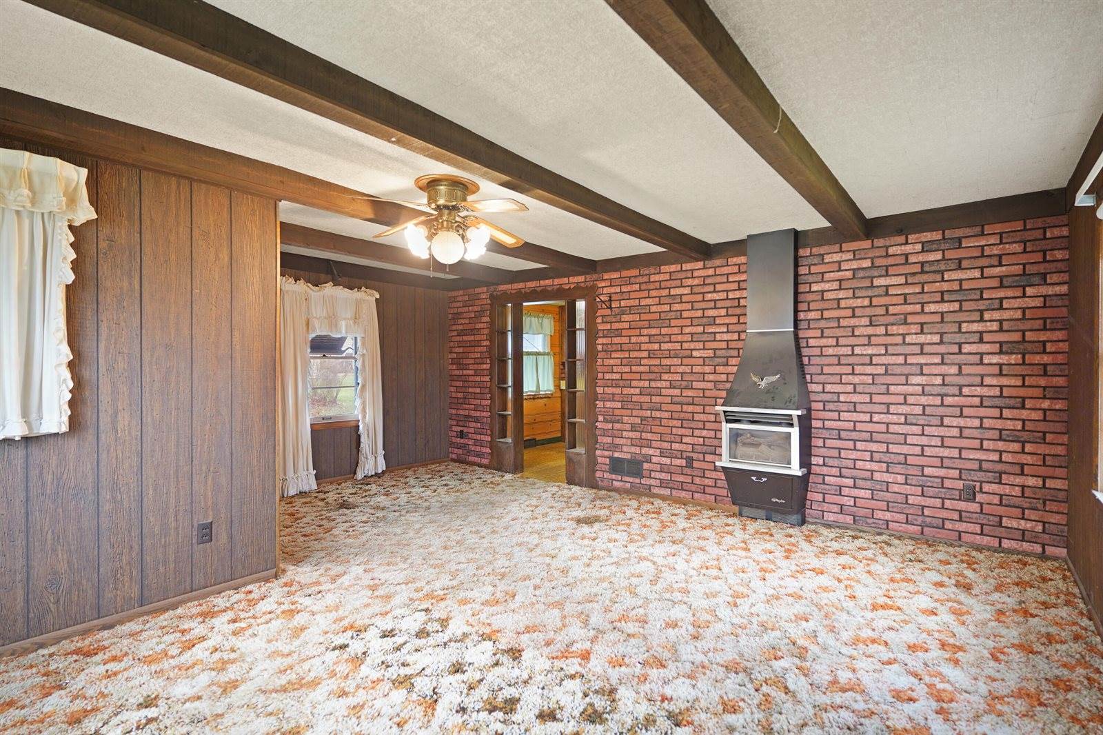 2844 Cozy Acres Rd, Mount Pleasant, WI 53406