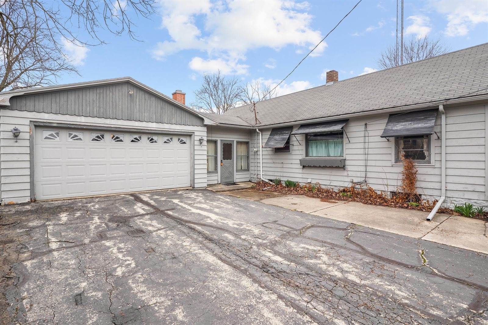 2844 Cozy Acres Rd, Mount Pleasant, WI 53406