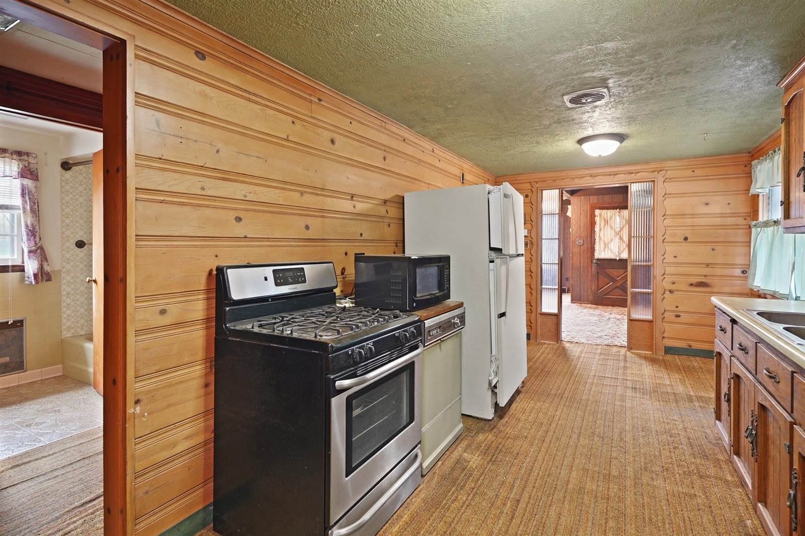 2844 Cozy Acres Rd, Mount Pleasant, WI 53406