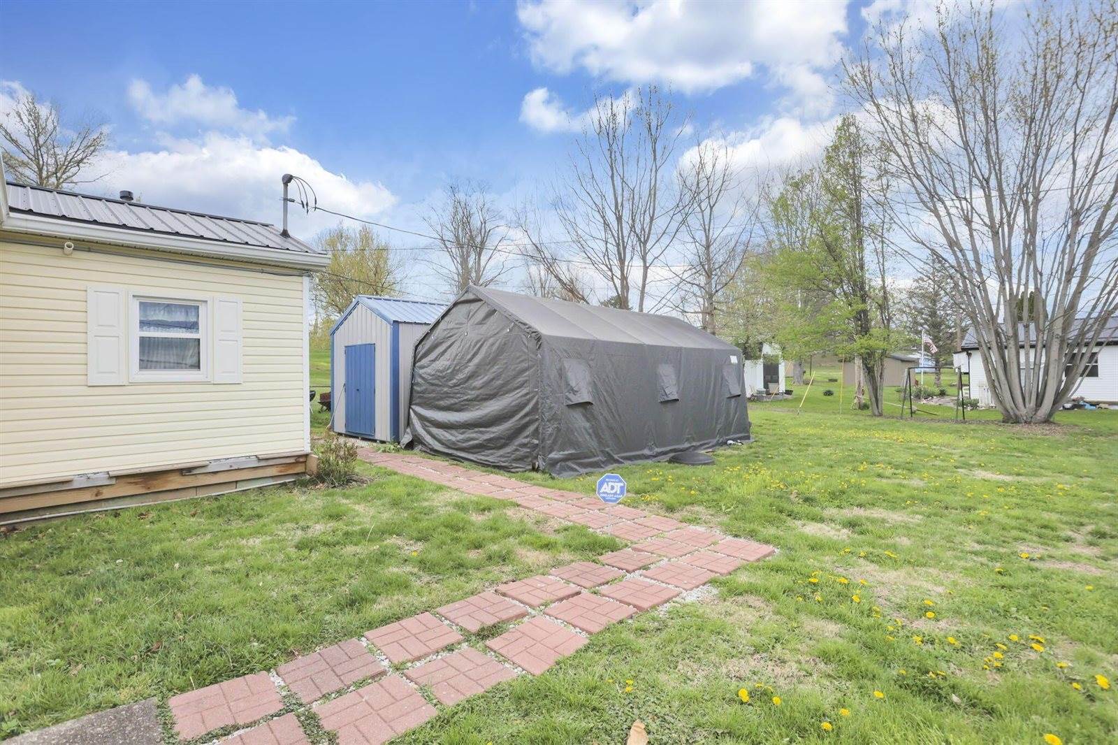 24 Maple Avenue, Thornville, OH 43076