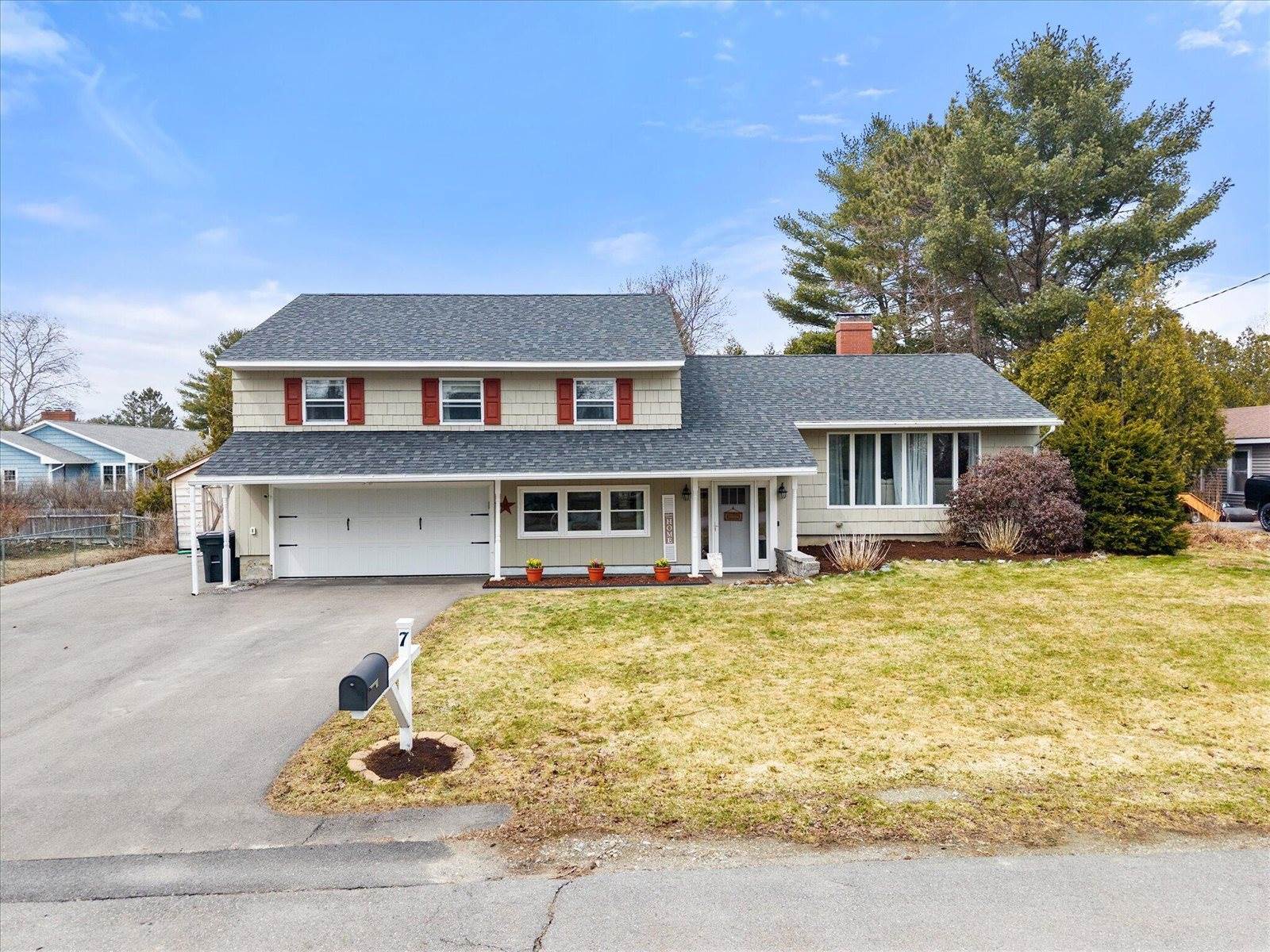 7 Williams Street, Hampden, ME 04444