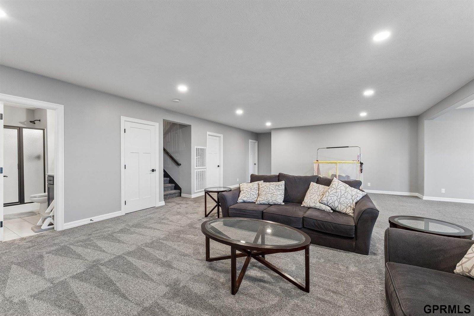 11207 North 170Th Street, Bennington, NE 68007