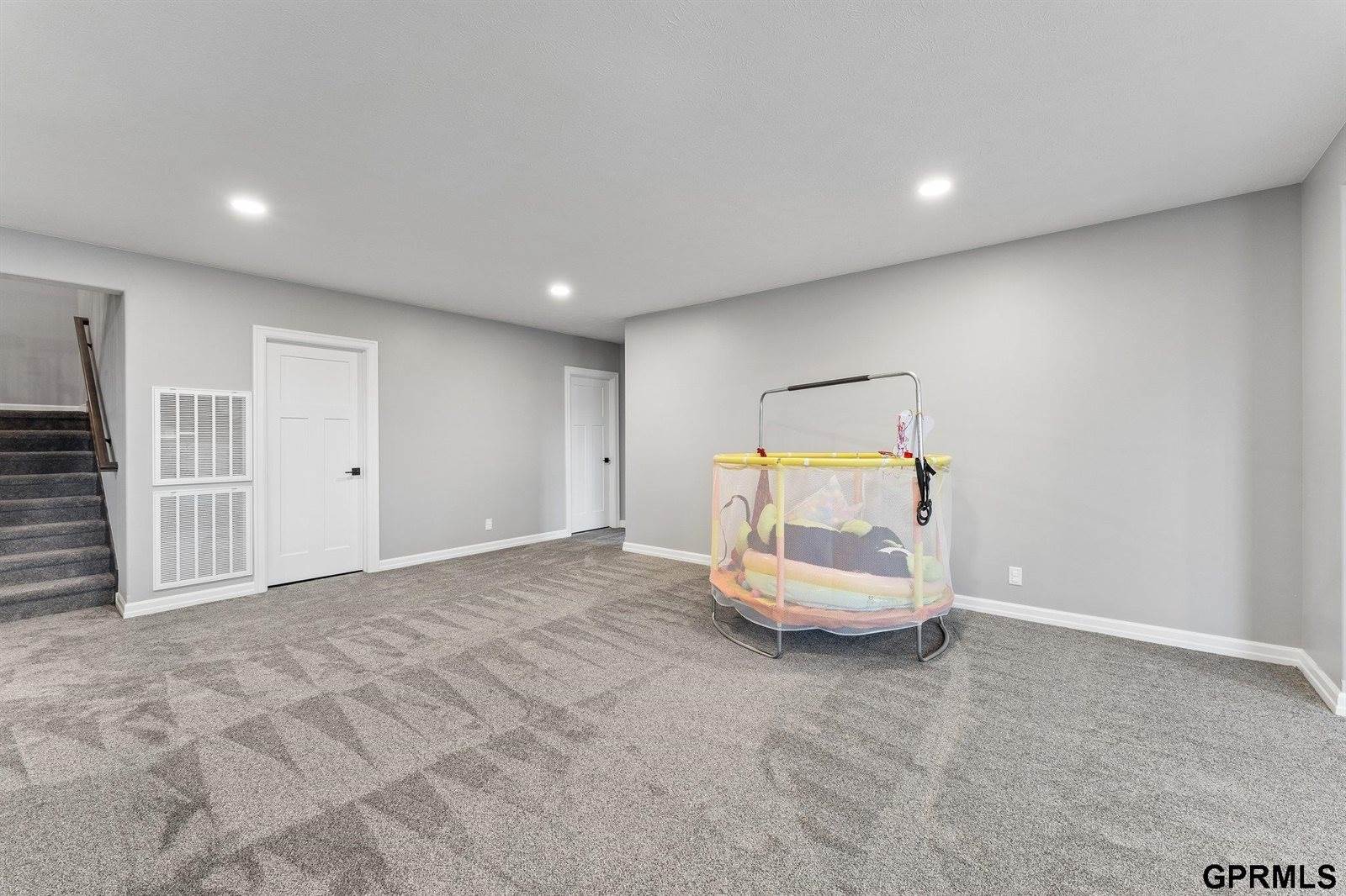 11207 North 170Th Street, Bennington, NE 68007