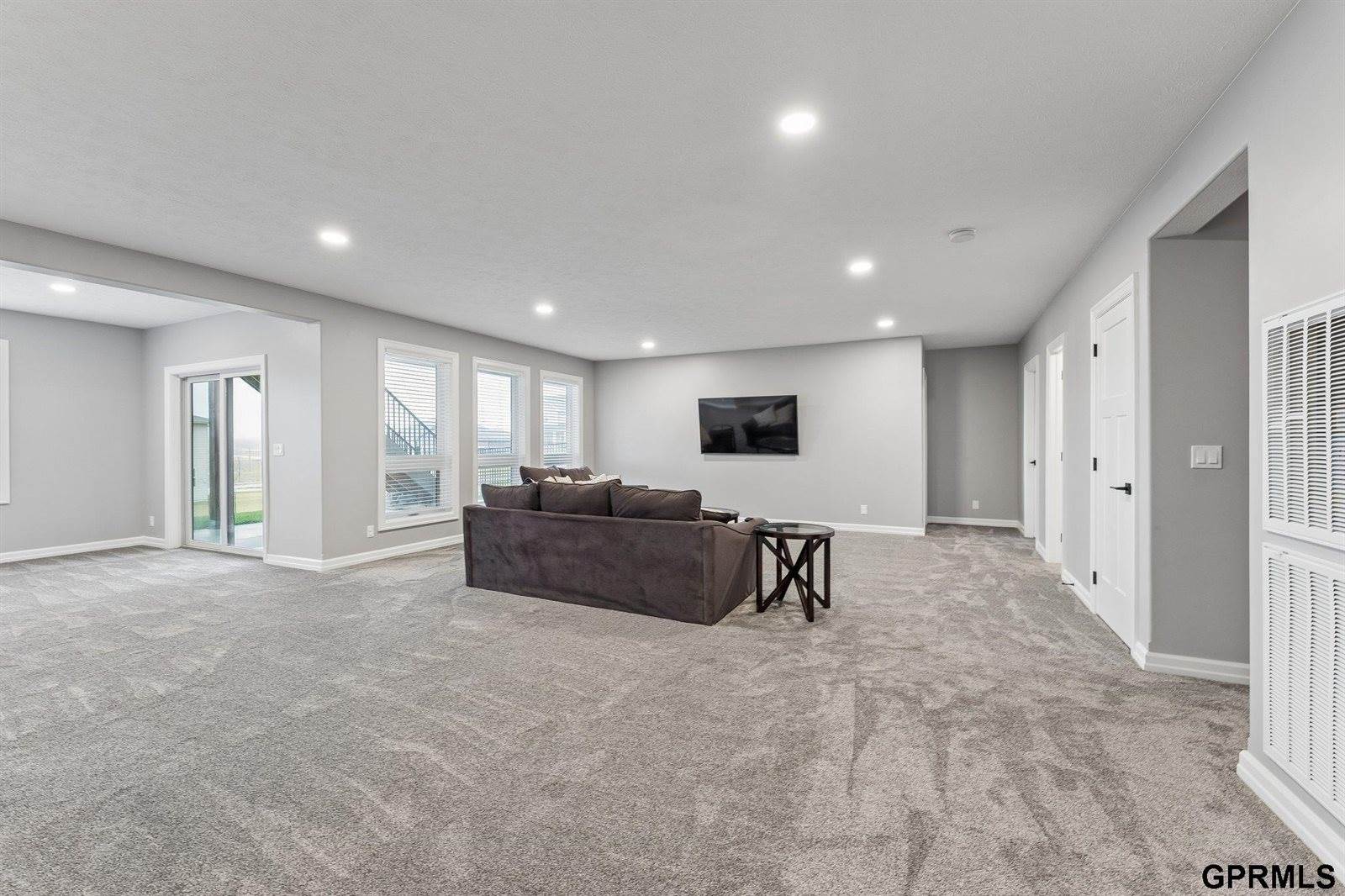 11207 North 170Th Street, Bennington, NE 68007