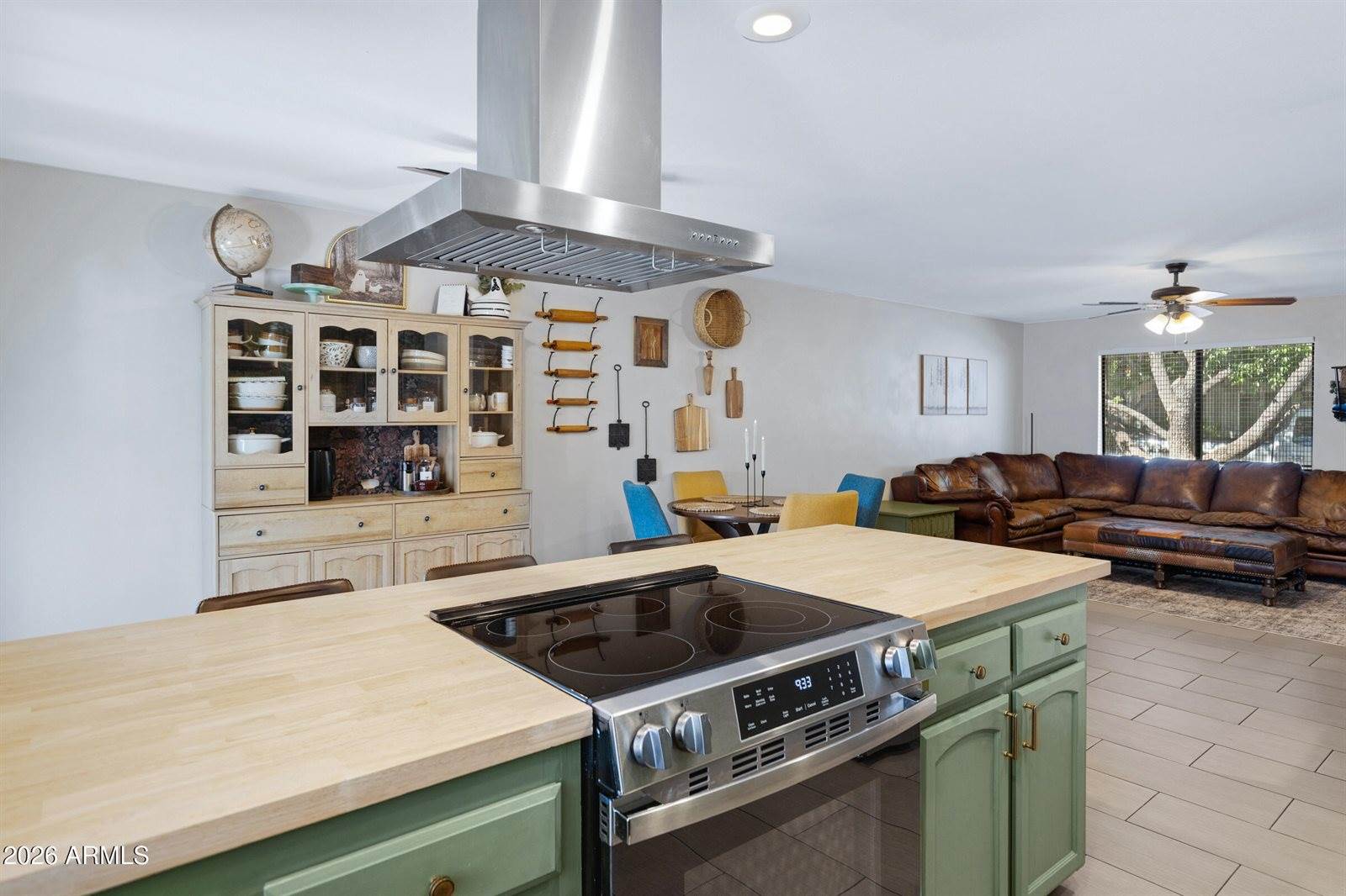 8835 North New World Drive, Glendale, AZ 85302