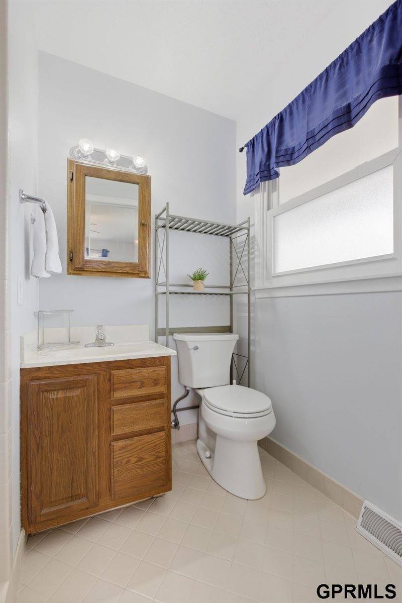 10218 Ohern Street, Omaha, NE 68127