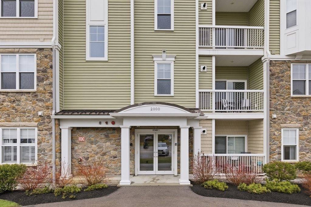 2301 Pennington Dr, Walpole, MA 02081