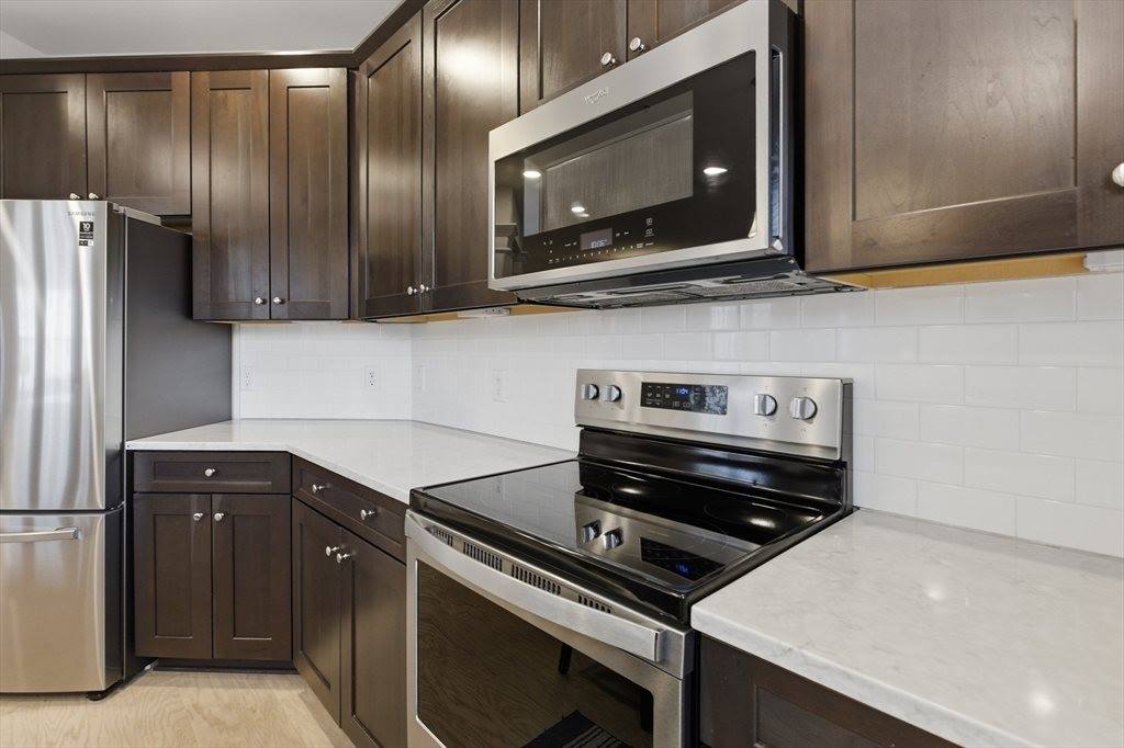 2301 Pennington Dr, Walpole, MA 02081