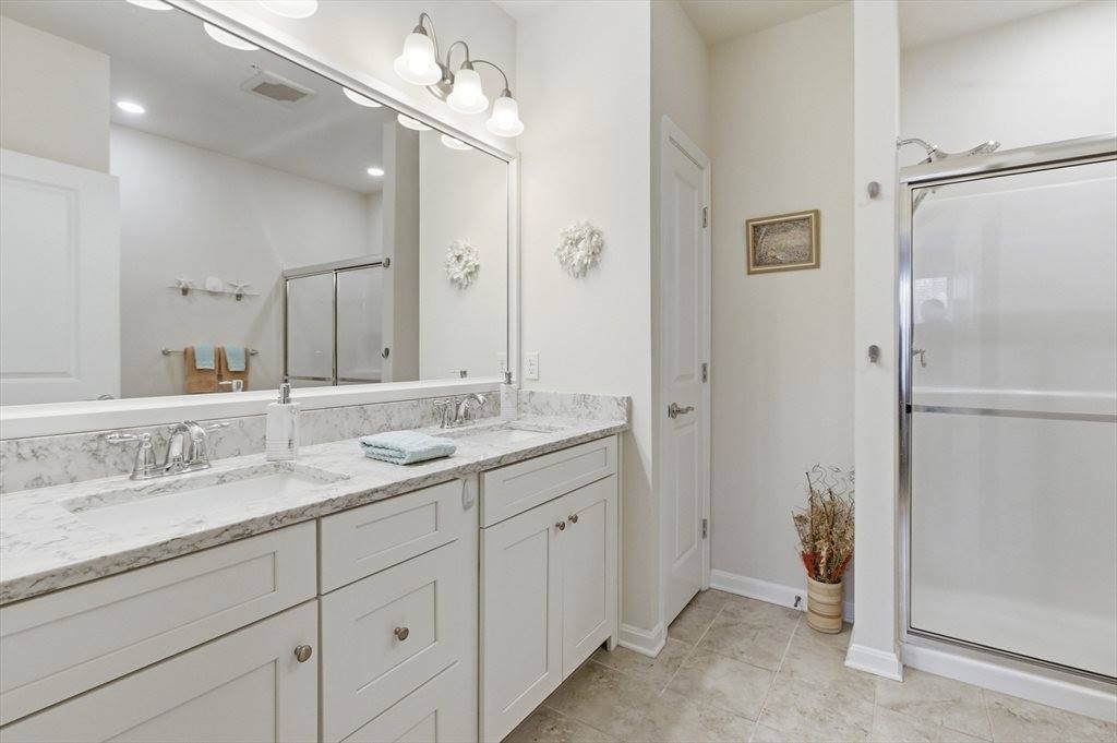 2301 Pennington Dr, Walpole, MA 02081