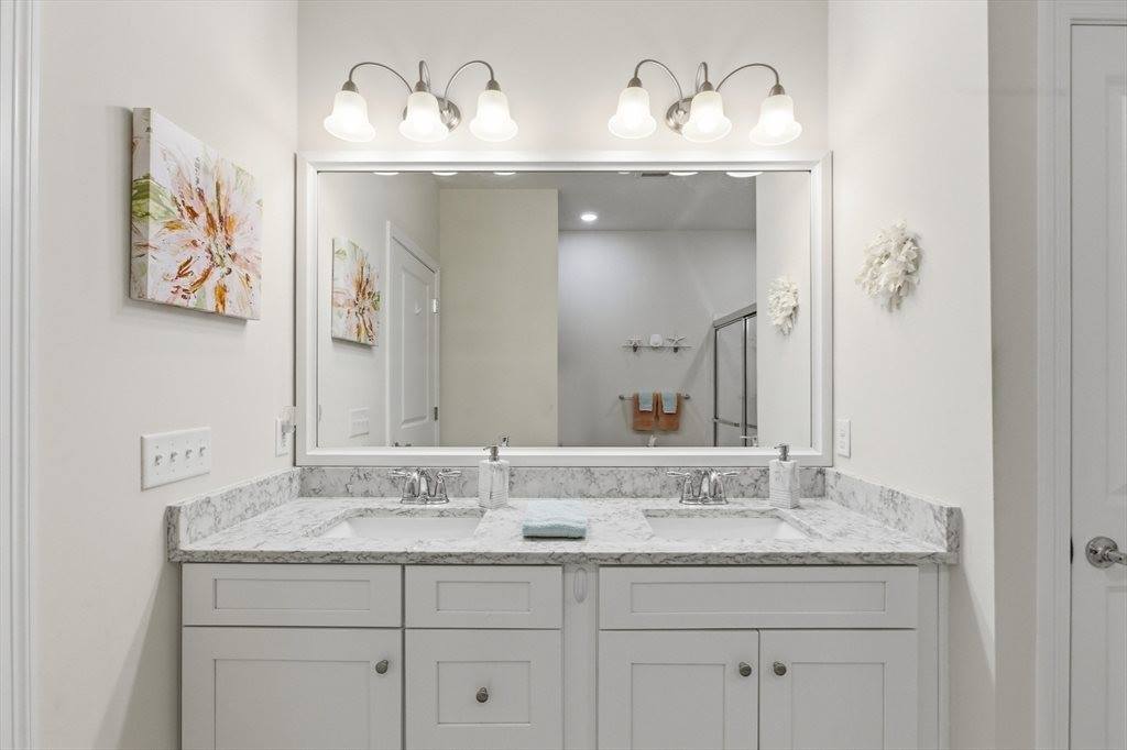 2301 Pennington Dr, Walpole, MA 02081