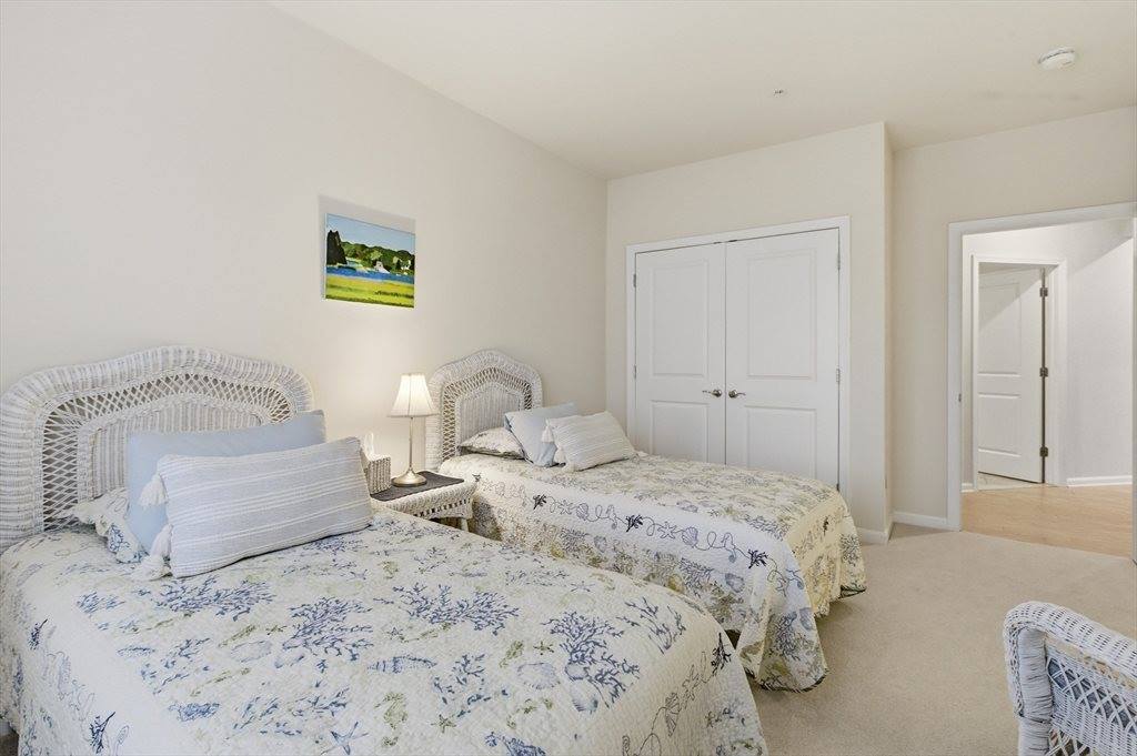 2301 Pennington Dr, Walpole, MA 02081