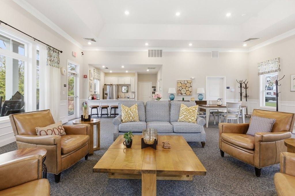 2301 Pennington Dr, Walpole, MA 02081
