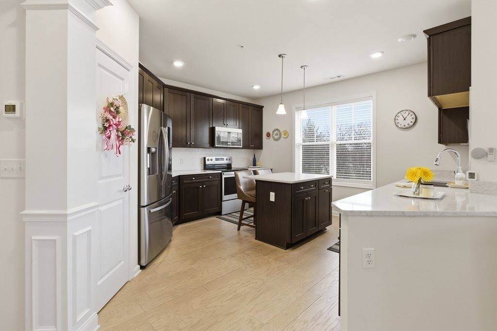 2301 Pennington Dr, Walpole, MA 02081