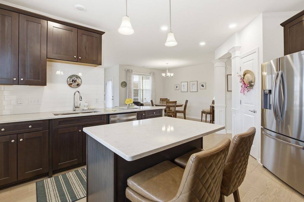 2301 Pennington Dr, Walpole, MA 02081