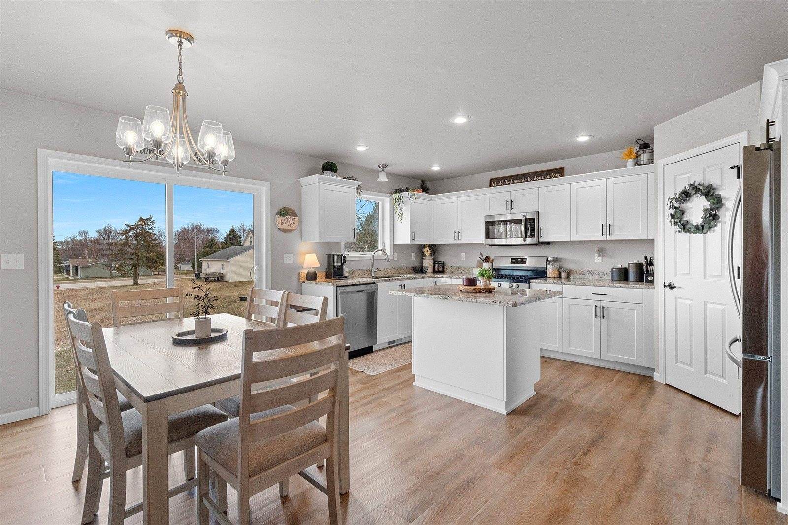 1221 Velsen Road, Green Bay, WI 54313