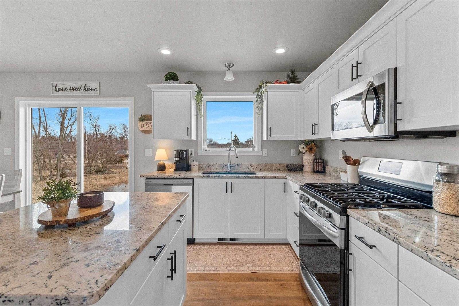 1221 Velsen Road, Green Bay, WI 54313