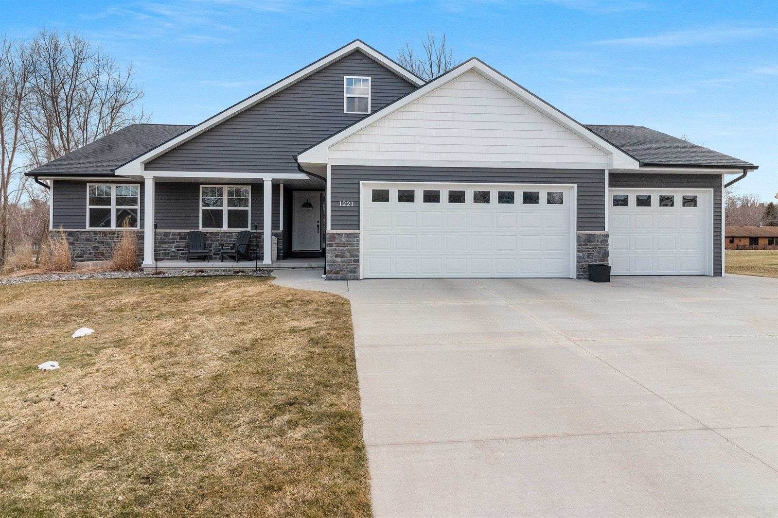 1221 Velsen Road, Green Bay, WI 54313