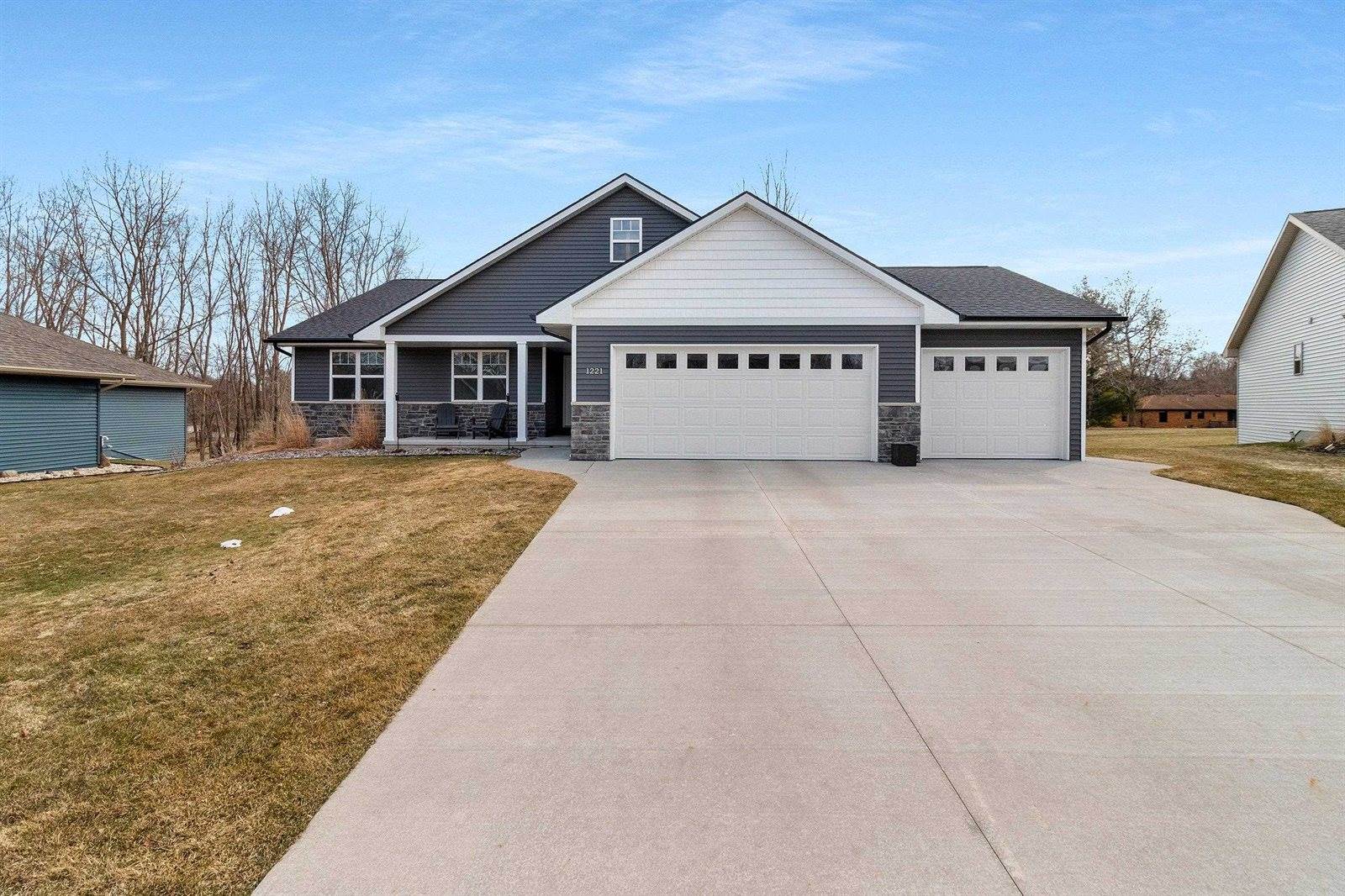 1221 Velsen Road, Green Bay, WI 54313