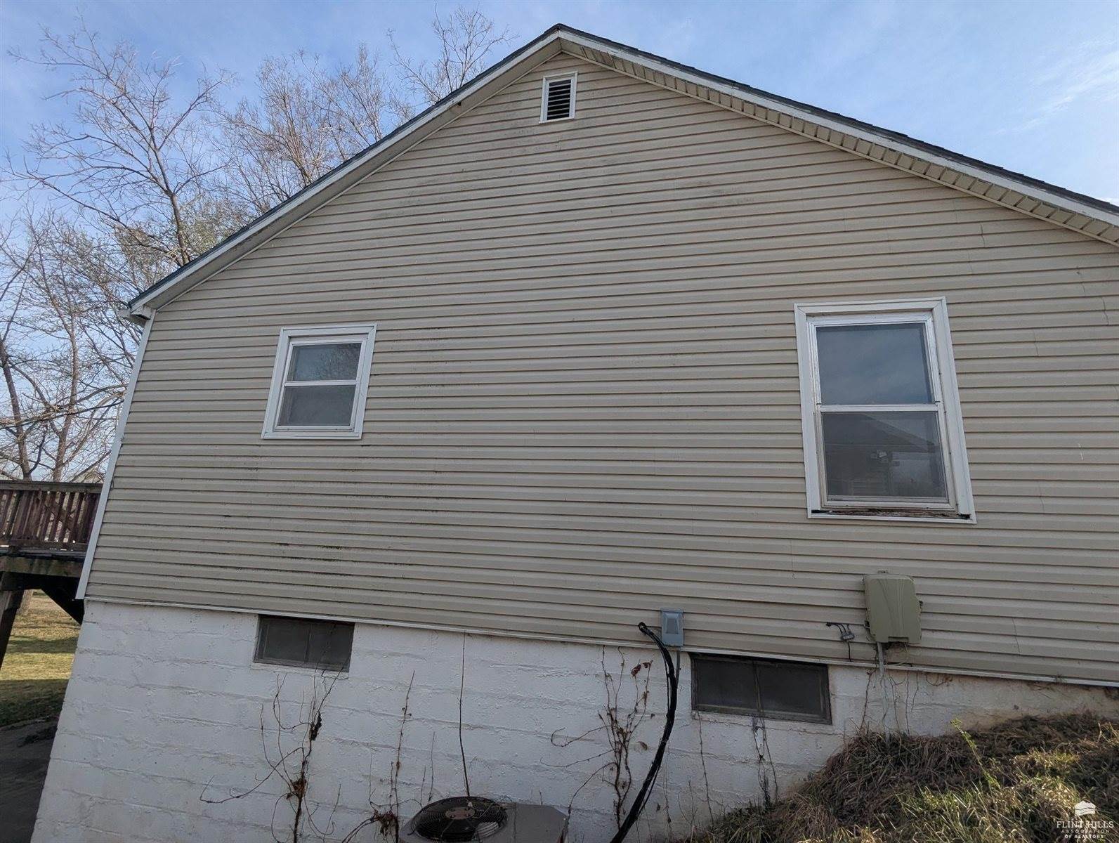 610 Walnut St, Wamego, KS 66547
