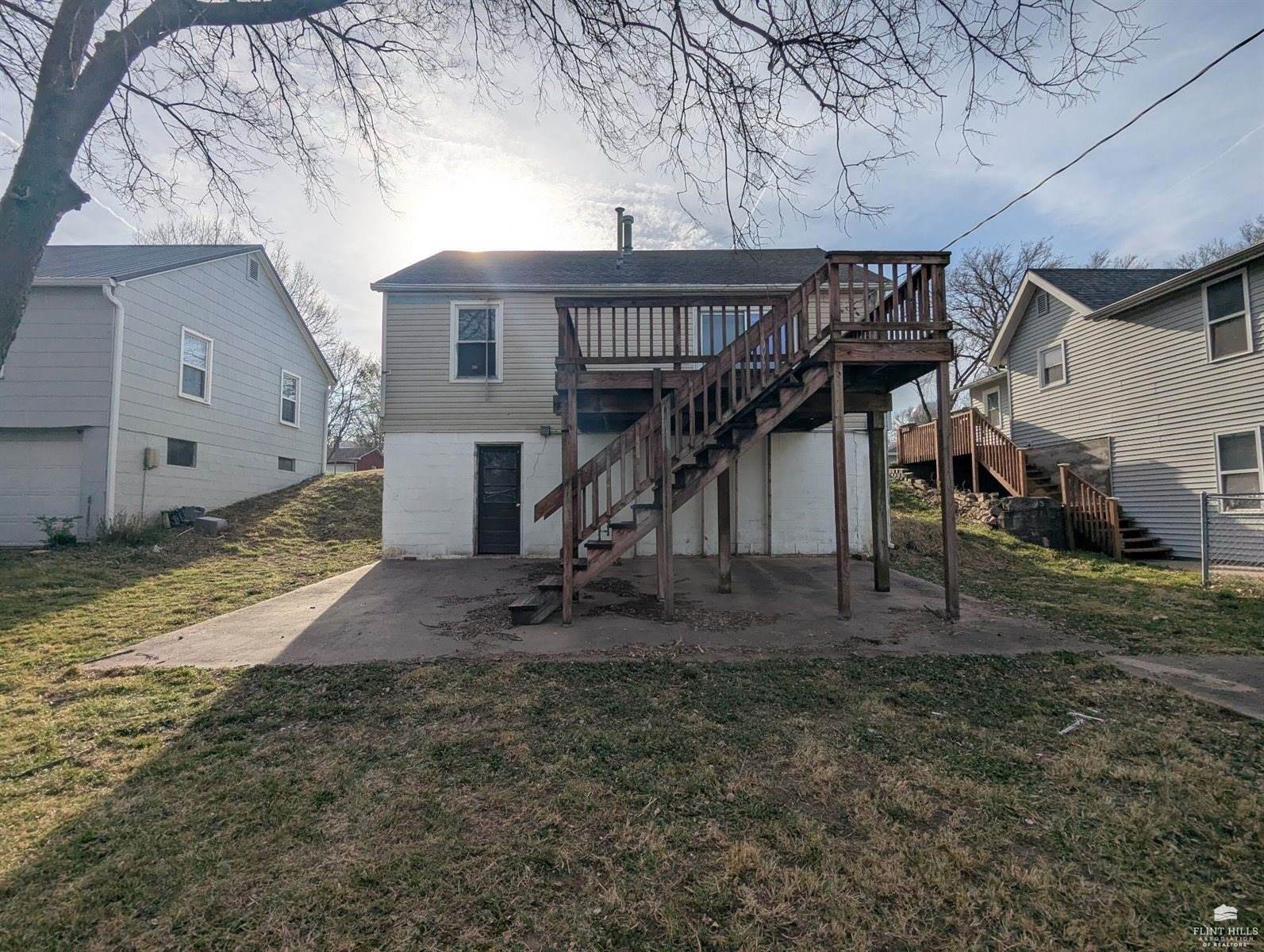 610 Walnut St, Wamego, KS 66547