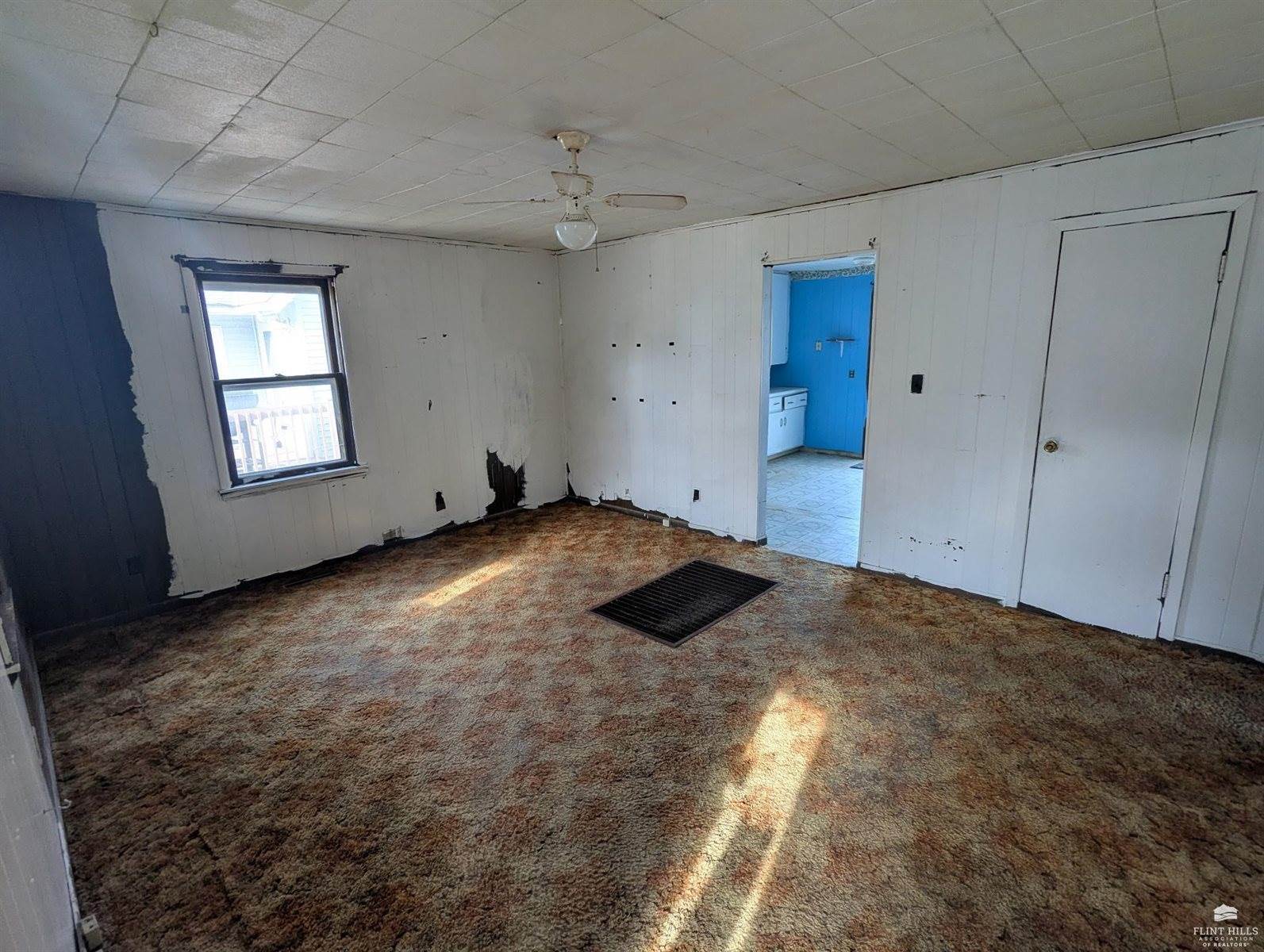 610 Walnut St, Wamego, KS 66547