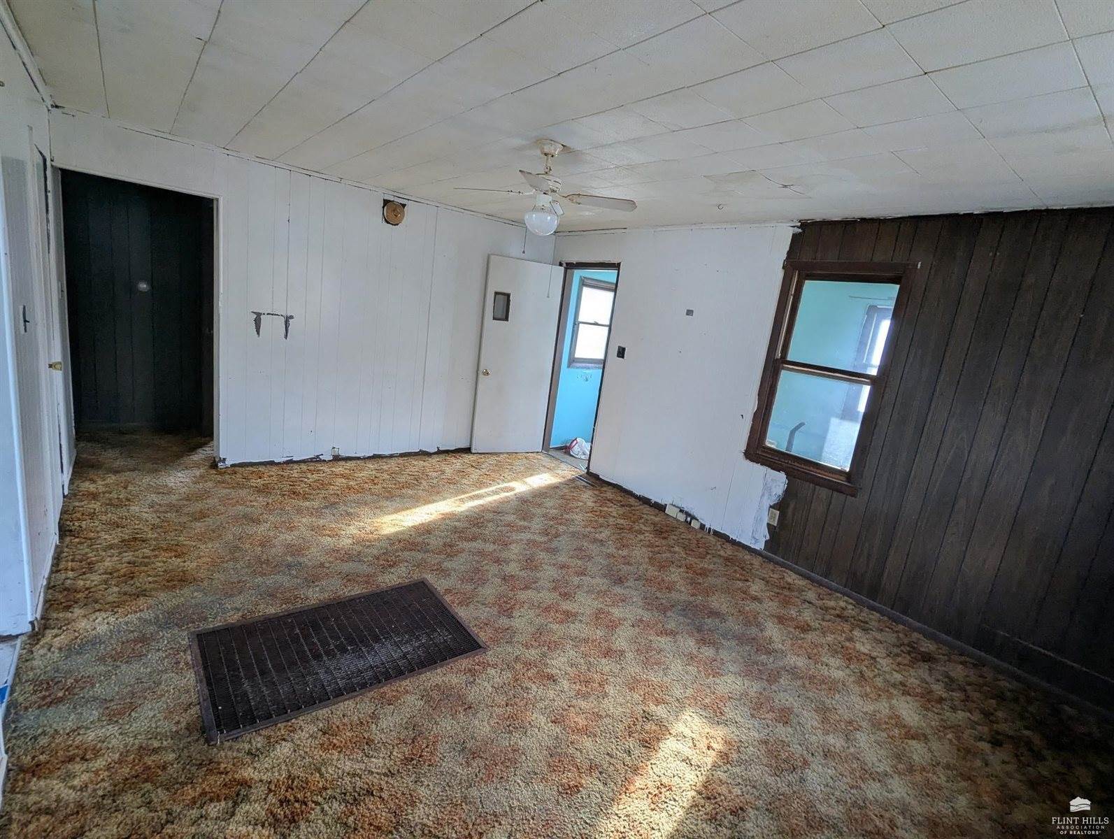 610 Walnut St, Wamego, KS 66547