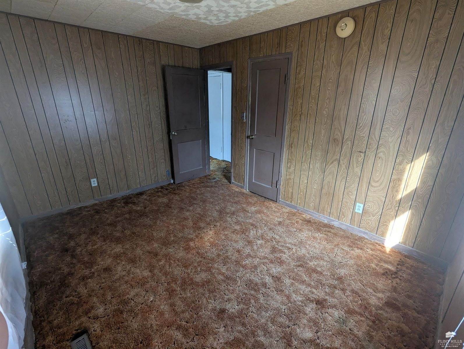 610 Walnut St, Wamego, KS 66547