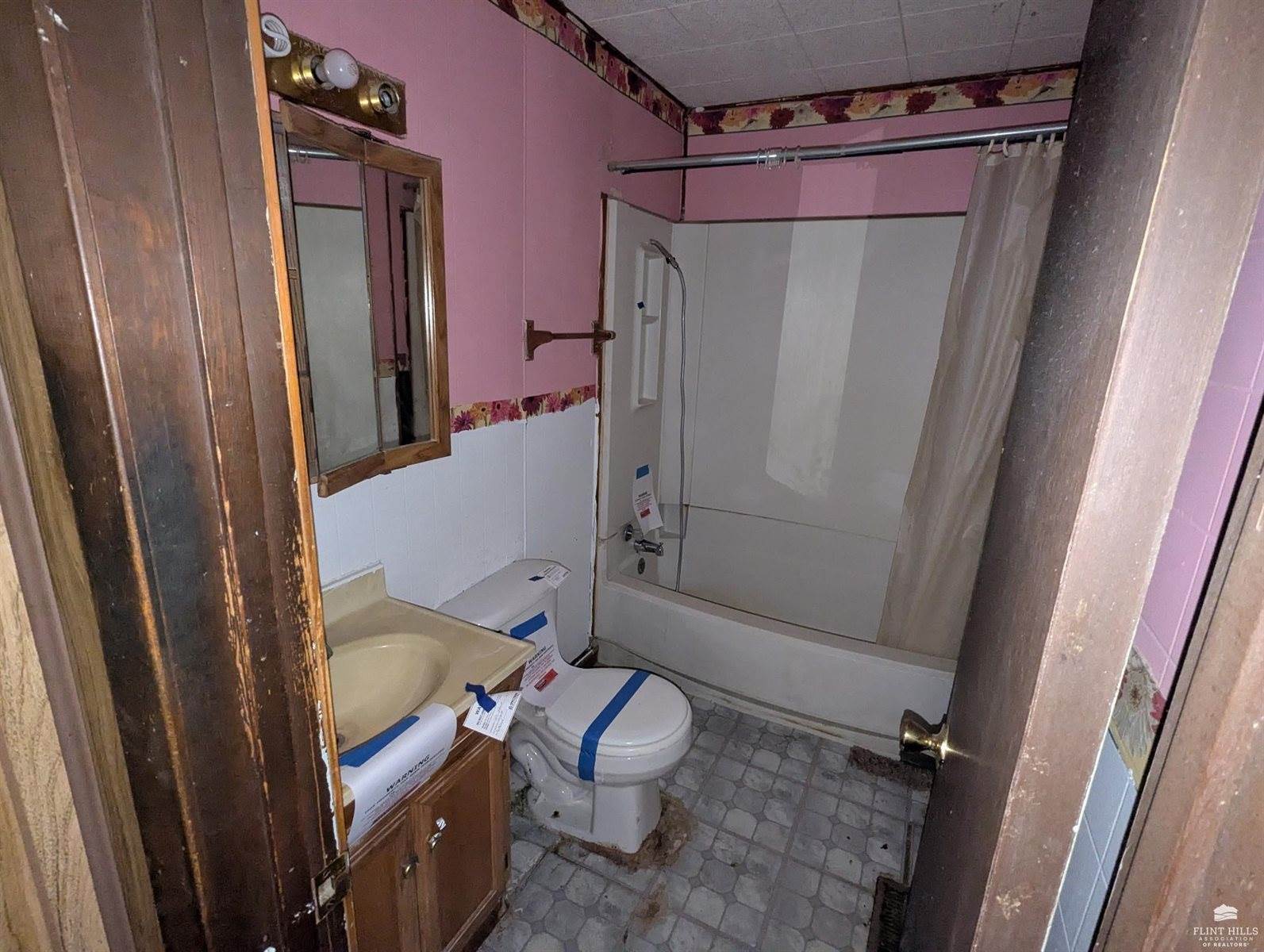 610 Walnut St, Wamego, KS 66547