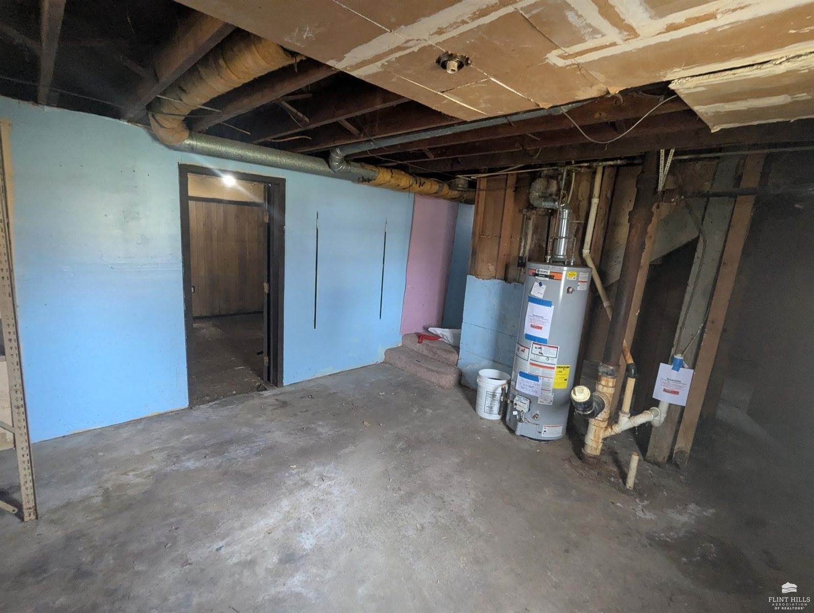 610 Walnut St, Wamego, KS 66547