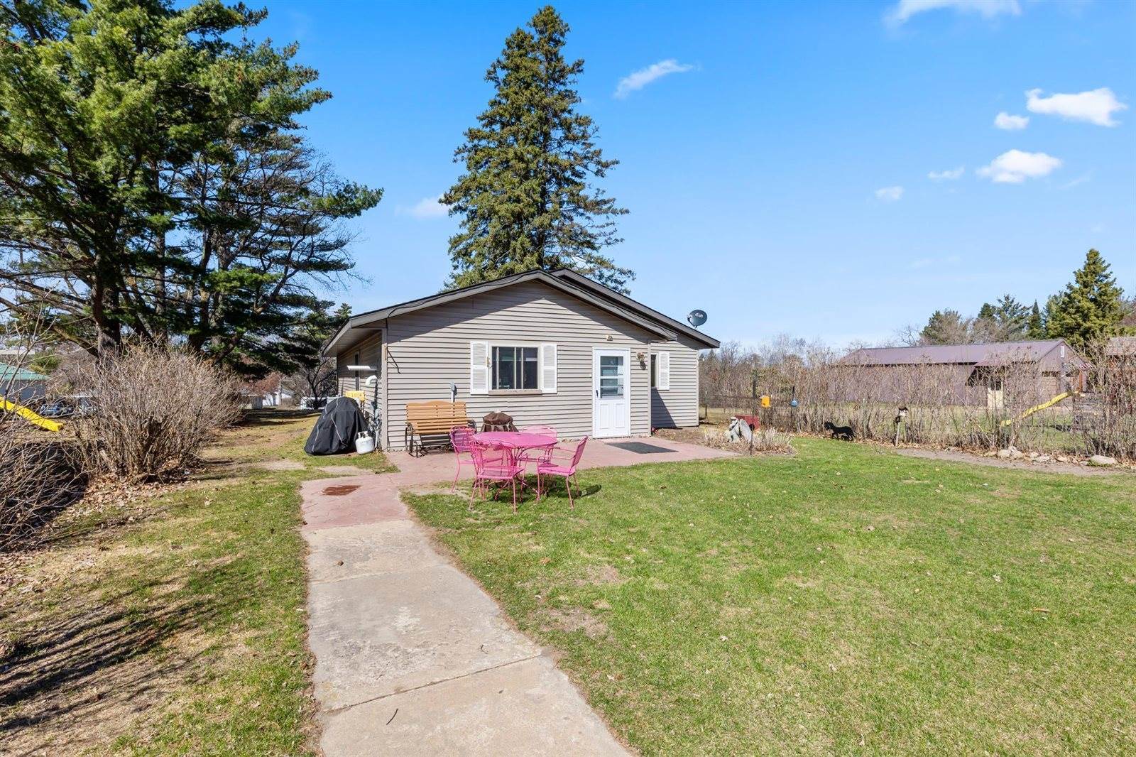 506 Seventh Street South, Walker, MN 56484