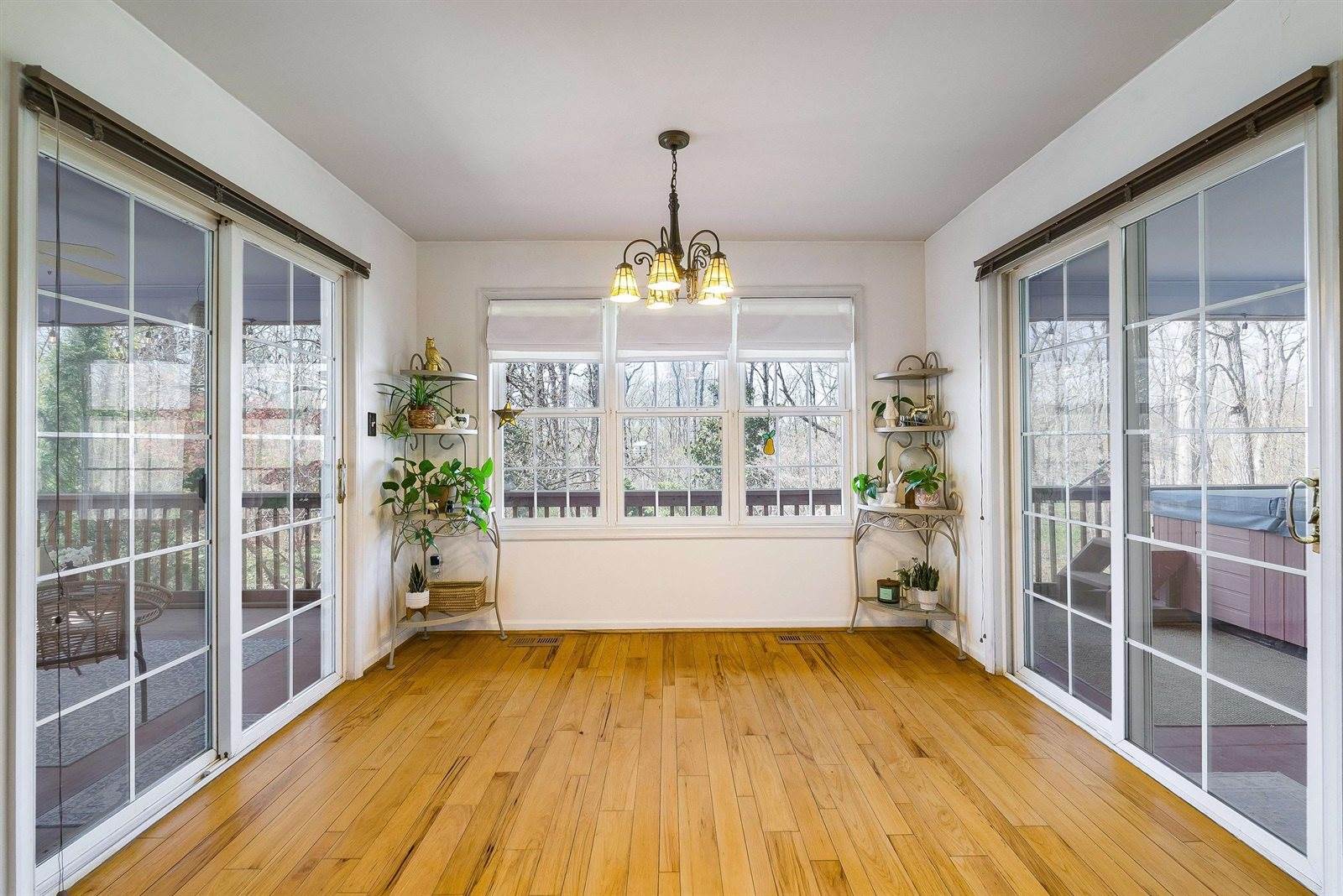553 Hidden Valleys Rd, Palmyra, VA 22963