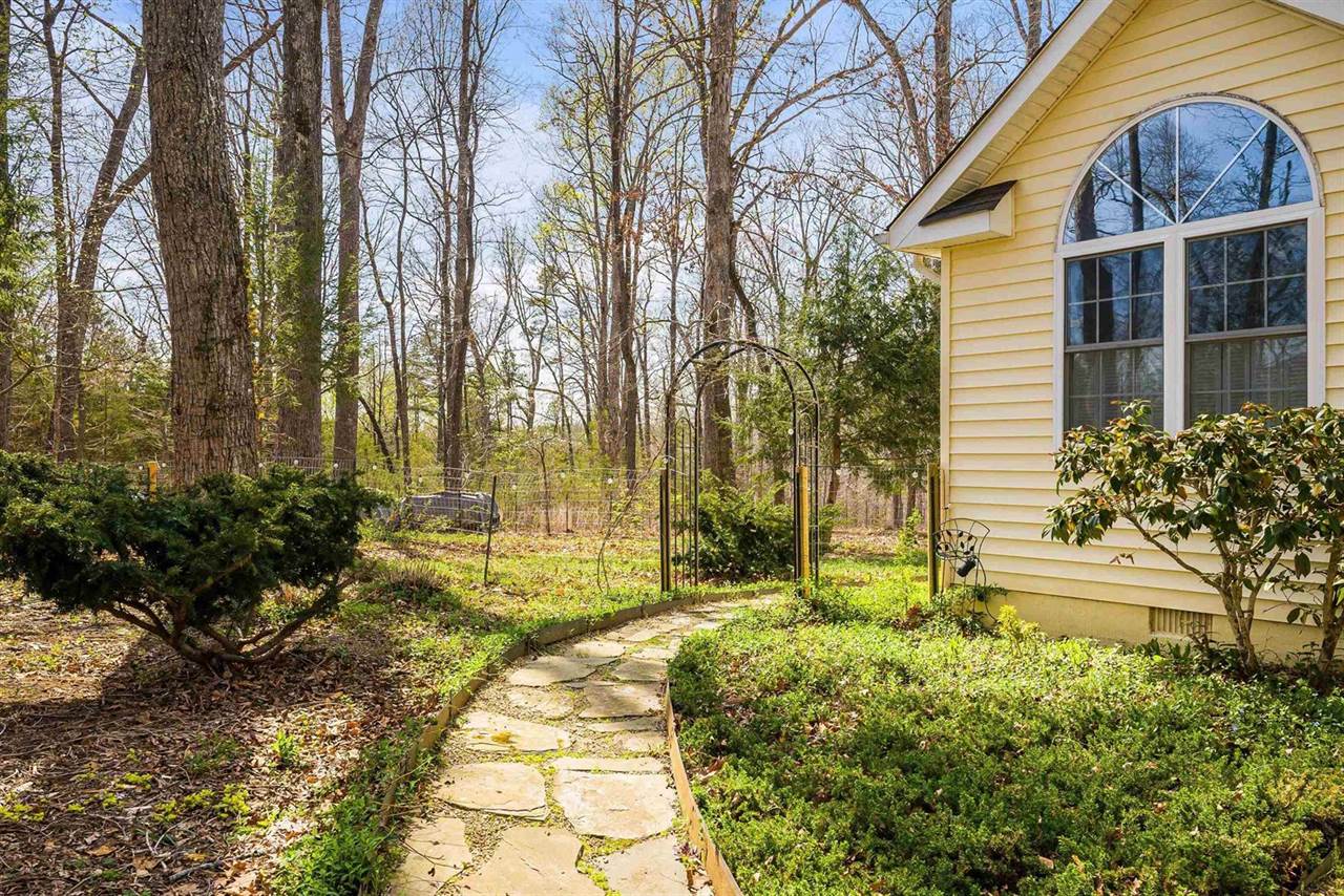 553 Hidden Valleys Rd, Palmyra, VA 22963