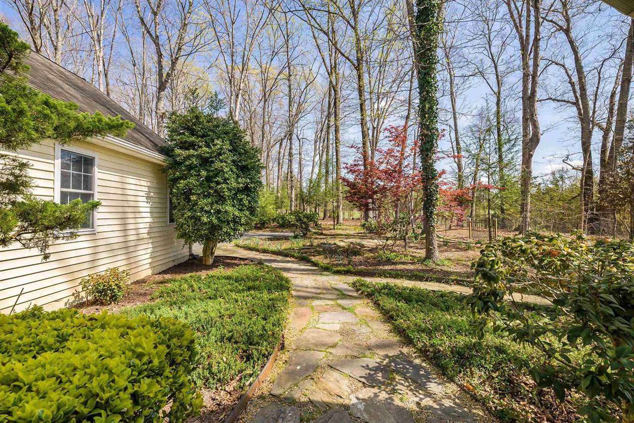 553 Hidden Valleys Rd, Palmyra, VA 22963