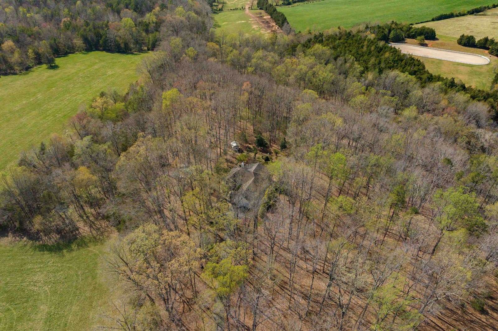 553 Hidden Valleys Rd, Palmyra, VA 22963