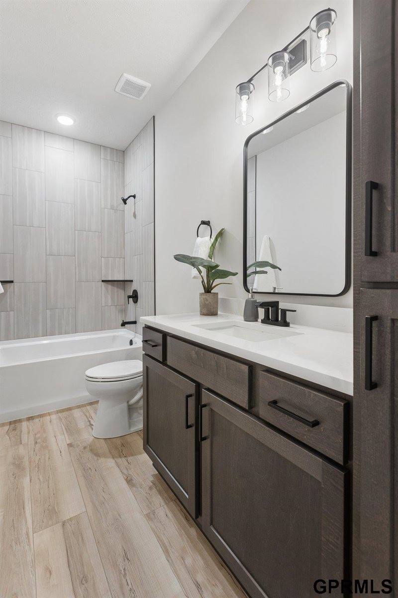 6317 South 208 Avenue, Elkhorn, NE 68022