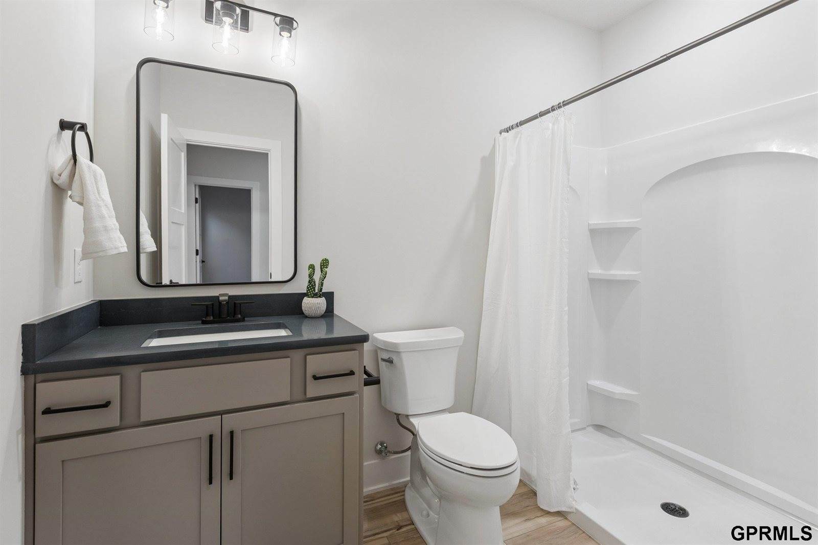 6317 South 208 Avenue, Elkhorn, NE 68022