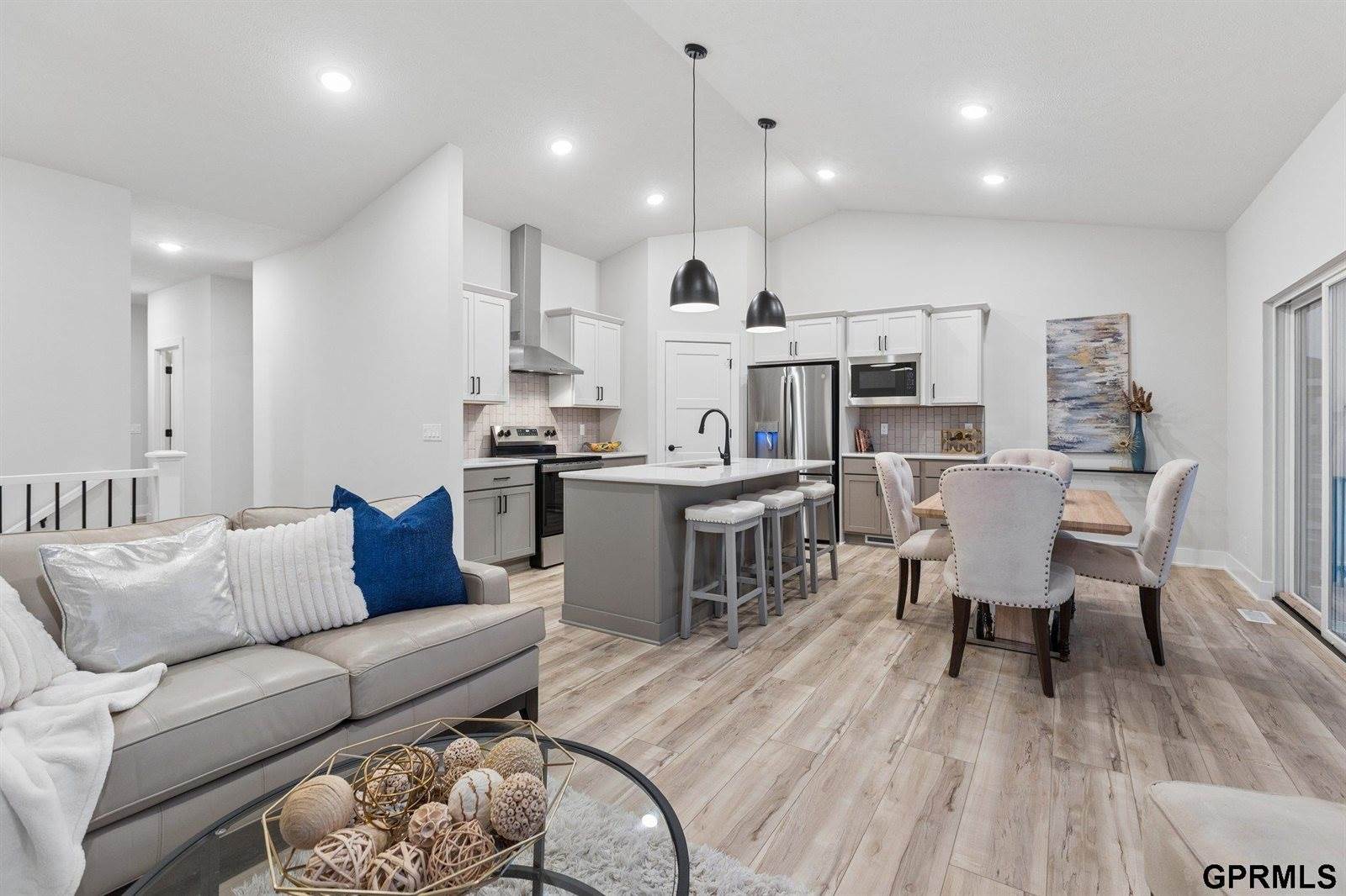 6317 South 208 Avenue, Elkhorn, NE 68022