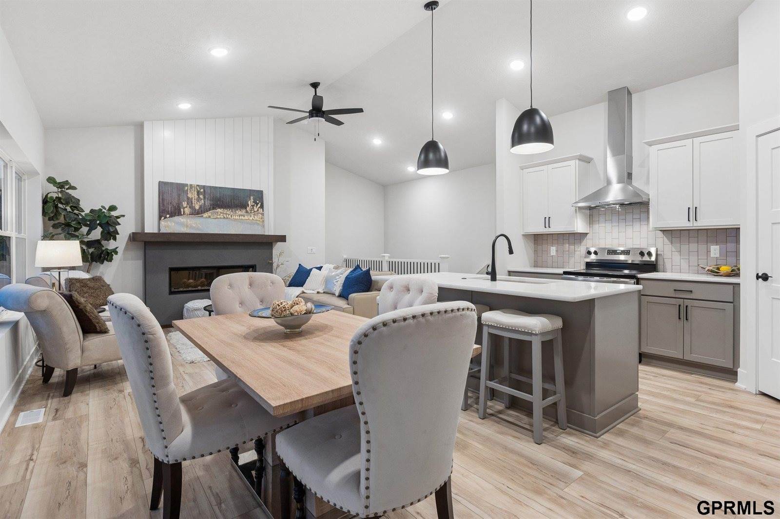 6317 South 208 Avenue, Elkhorn, NE 68022