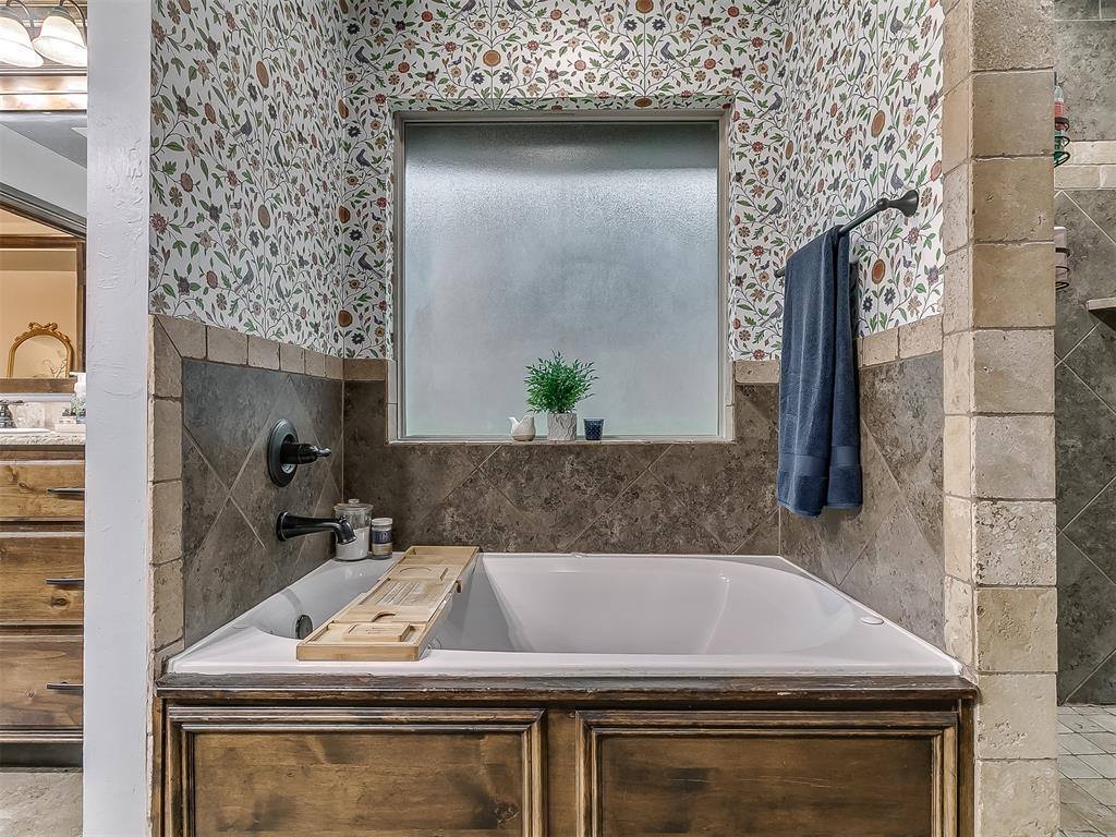 5808 Lindhurst Road, Edmond, OK 73034